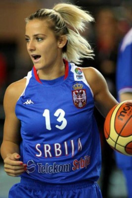 FOTOS: Milica Dabovic, la basquetbolista serbia que incendia a Río-2016 con sus selfies